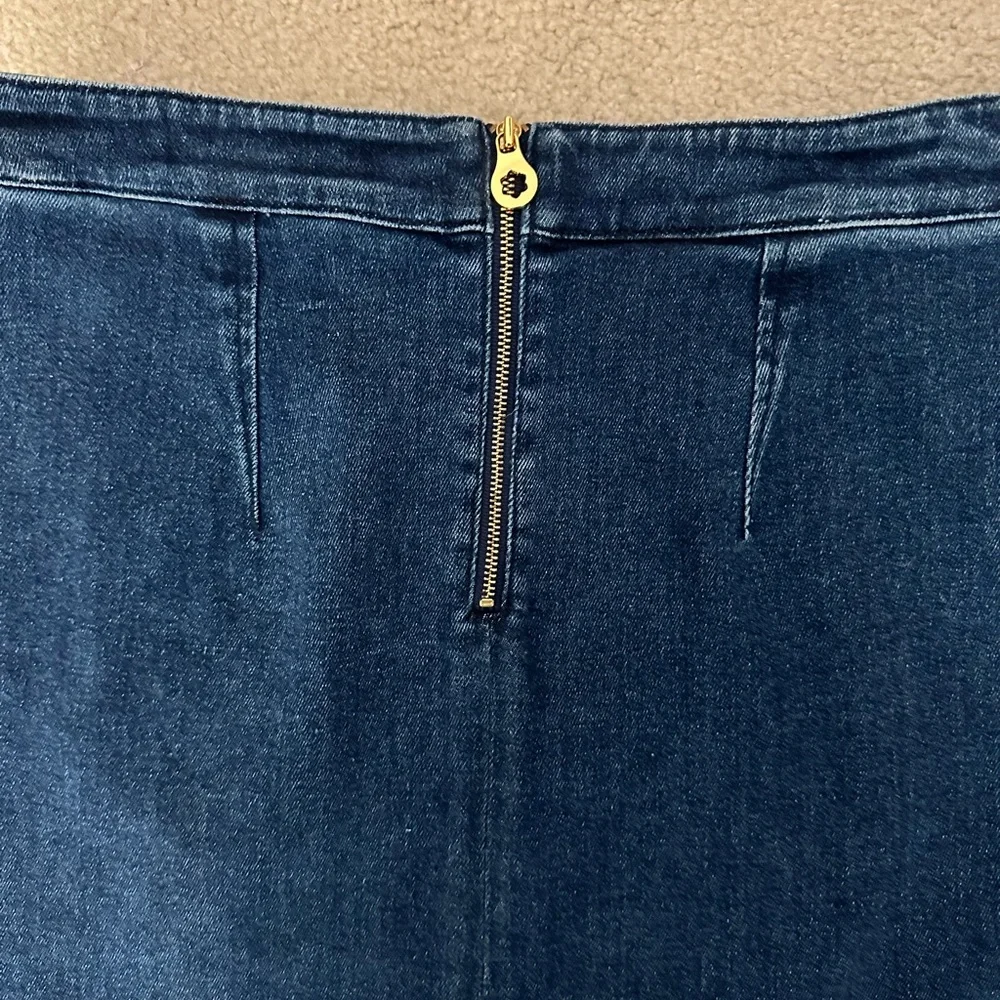 Draper James, Blue Denim Mini Skirt, With Scalloped Hem. Sz 2 Great Condition